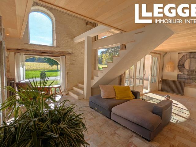 Superbe propriété de 3 chambres, jardin et terrasse dans un hameau calme à 15mn de Jonzac, Charente Maritime