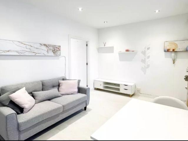 SUPERBE STUDIO MEUBLÉ À LOUER – MUNICH 1675€