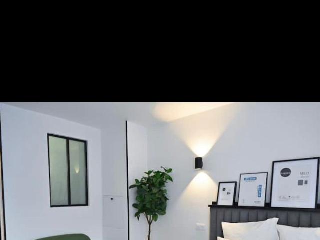 Superbe studio rénové de 28 m² – Canal Saint Martin / Louis Blanc, Paris Amsterdam Apartments for Rent