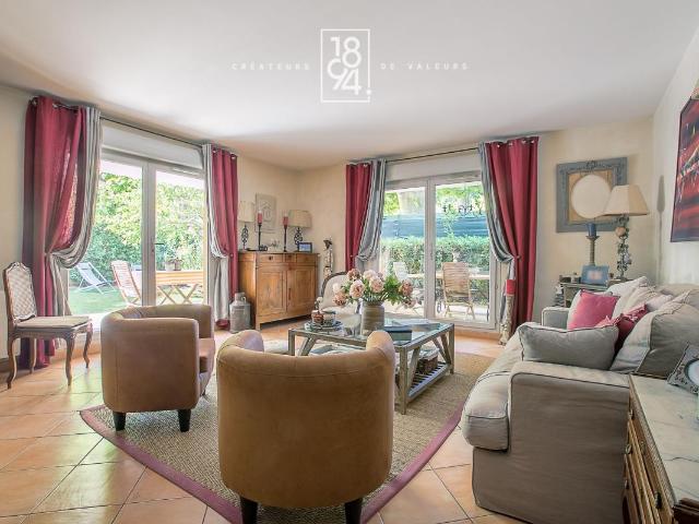Superbe T4 de standing avec vaste jardin paysager et stationnement