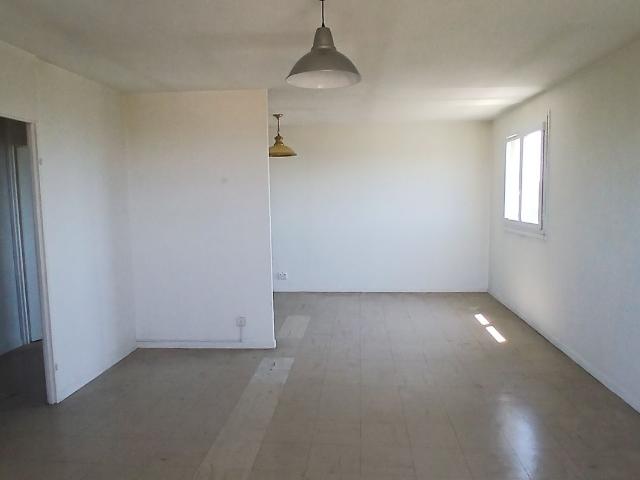 E3032J321L Superbe T4 de 82m2 en 6ieme étage avec ascenseur proche de toutes commodités idéal pour accueillir votre famille