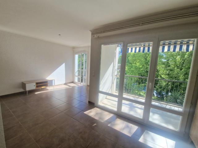 Superbe T4 traversant avec piscine, tennis, parking et cave secteur route de sauve