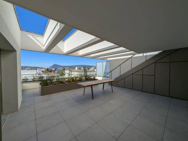 superbe T2 neuf BBC dernier étage + terrasse privative, prestat
