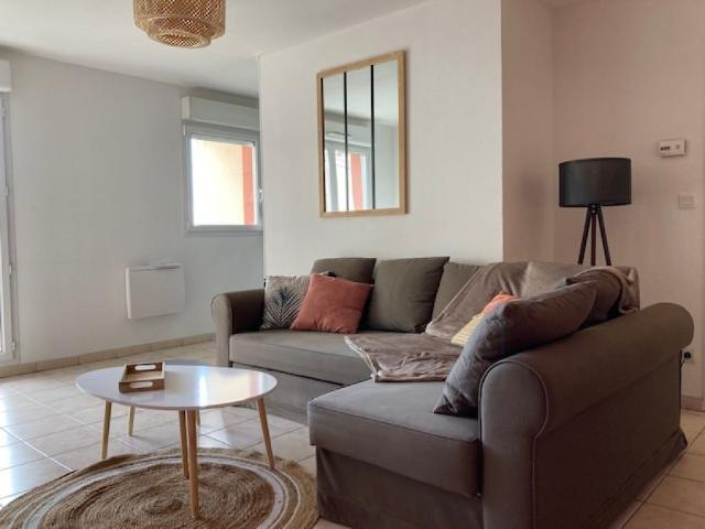 SUPERBE T2 BIS EN RESIDENCE SECURISEE AVEC GRAND BALCON ET PARKING