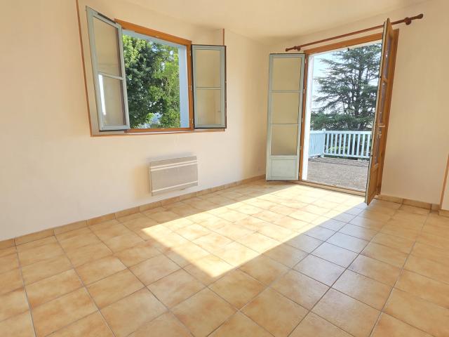 Superbe terrasse de 51m2 pour ce beau T3 au bourg d'HASPARREN