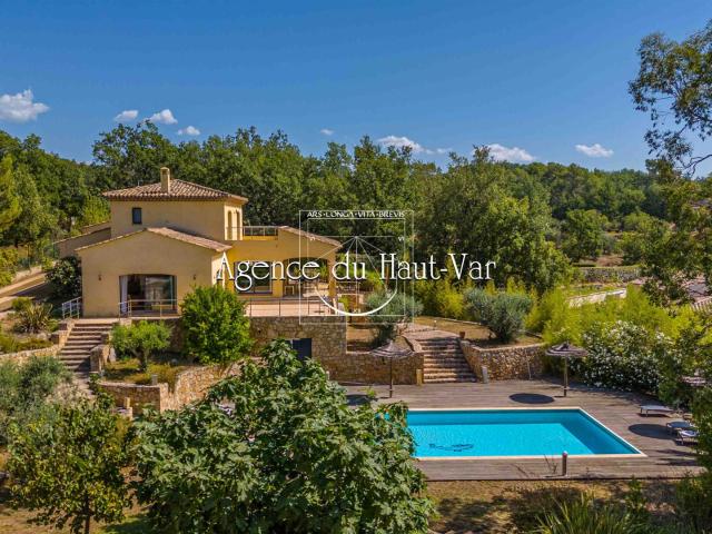 Superbe villa moderne, 4 chambres, 3300m2 de terrain 260m² Seillans