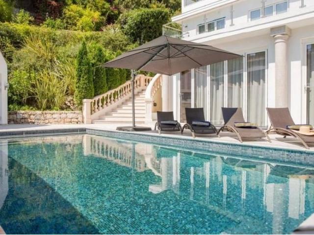 SUPERBE VILLA MODERNE PRES DES PLAGES