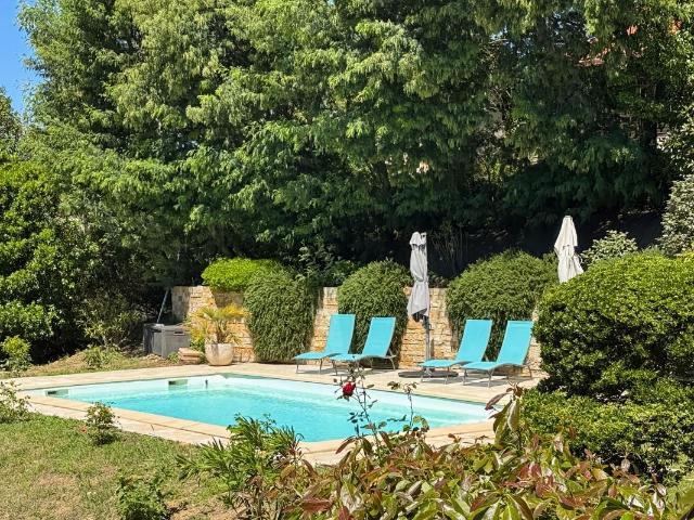 Superbe villa avec piscine à Super Cannes – Calme et sans vis à vis