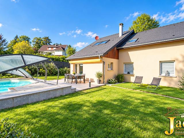 SUPERBE VILLA AVEC PISCINE en CENTRE VILLE !