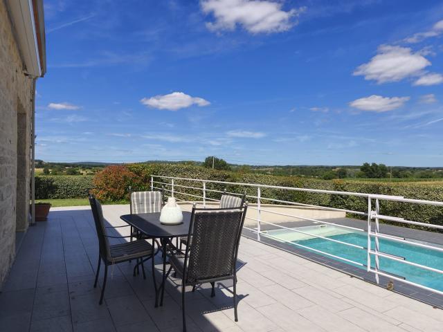 Superbe villa avec piscine et beaux panoramas 208m² Lapenche