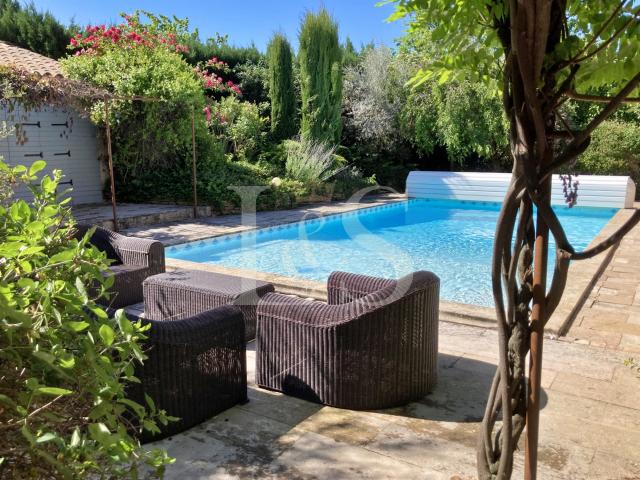 Superbe villa avec piscine et jardin paysager à Saint Romain. 183m² Vaison la Romaine