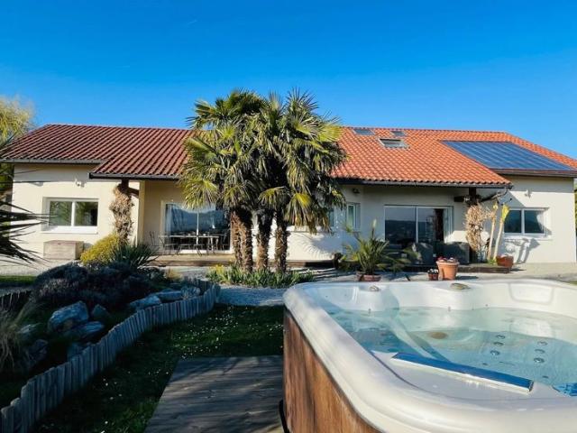 Superbe villa avec vue dégagée et grand terrain