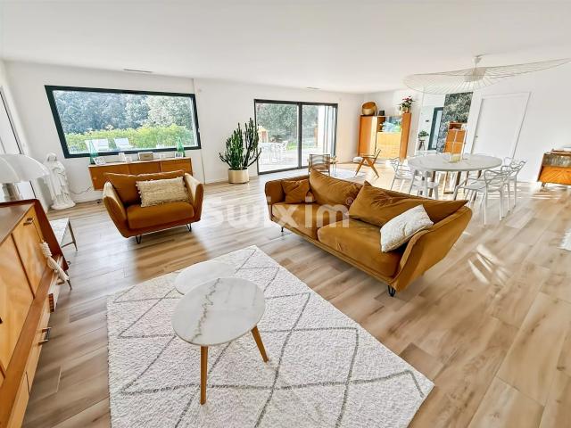 Superbe villa contemporaine 5 chambres, garage, piscine. 191m² Bourg Saint Andéol
