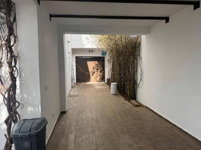 Superbe villa contemporaine à louer avec piscine dans un quartier résidentiel recherché
