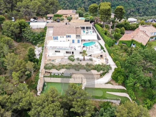 Superbe villa contemporaine de 400 m² à Colomars