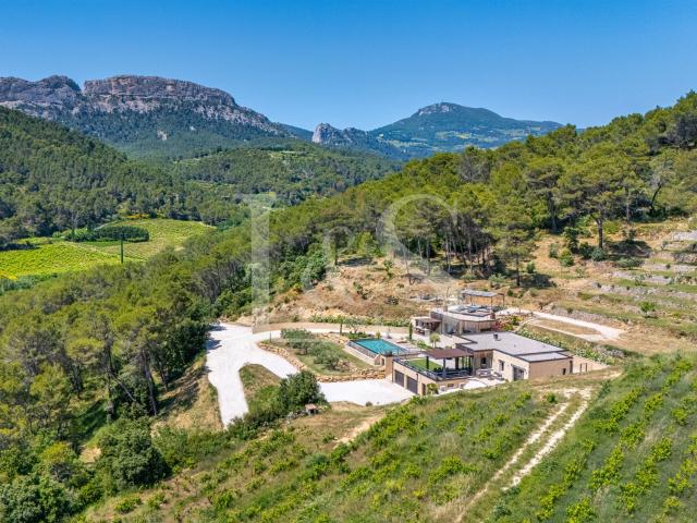 Superbe villa contemporaine située dans un lieu exceptionnel 190m² Beaumes de Venise