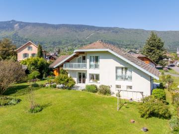 Superbe villa d’architecte vue montagnes – environnement privilégié
