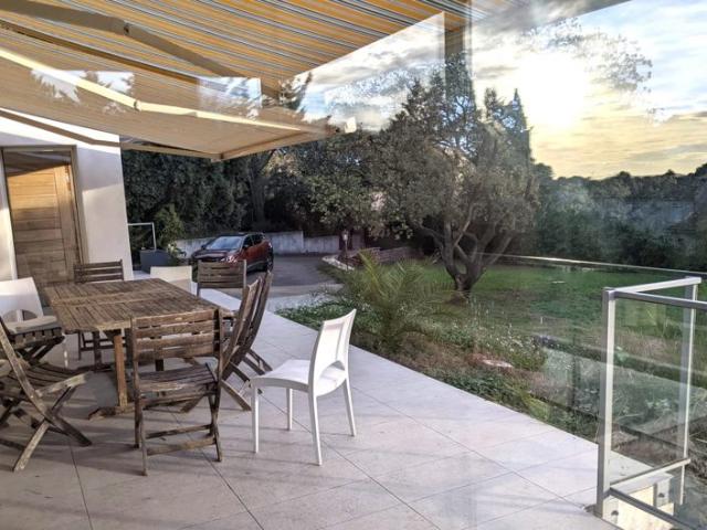 Superbe villa d'architecte avec piscine sur immense terrain boi