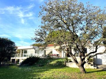 Superbe villa d'architecte avec piscine sur immense terrain. 228m² Castelnau le Lez