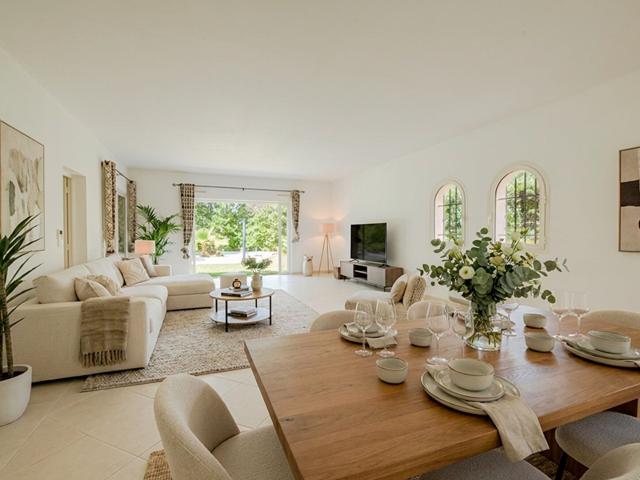 Superbe villa de plain pied avec 5 chambres, piscine et doub. 230m² Saint Raphaël