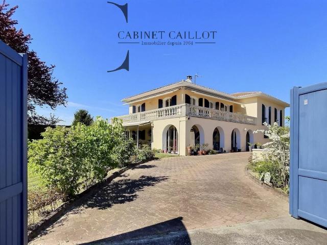 Superbe Villa familiale avec piscine à Fontcouverte réf. 41. 217m² Fontcouverte