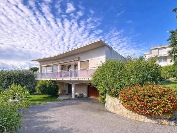 Superbe villa individuelle 6P de 244m² avec piscine, garage et u