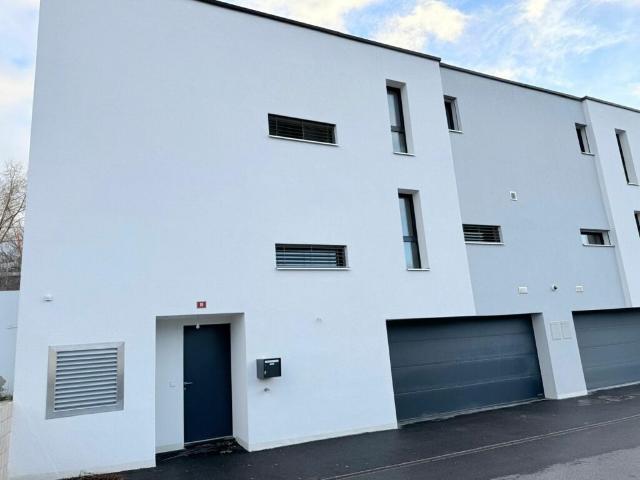 Superbe villa jumelée de 5.5 pièces à louer