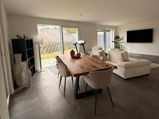 Superbe villa jumelée de 5.5 pièces à louer