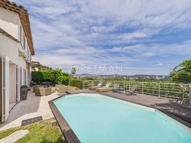 Superbe villa lumineuse vue mer et montagnes avec piscine –. 133m² Mandelieu la Napoule