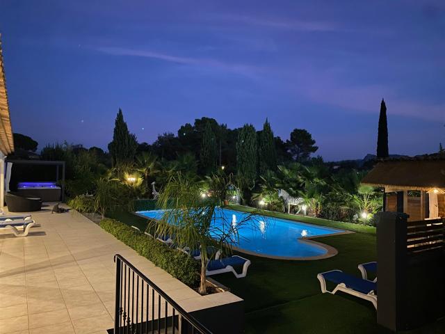 Superbe Villa Plain Pied 8 Pieces 205m² La Motte