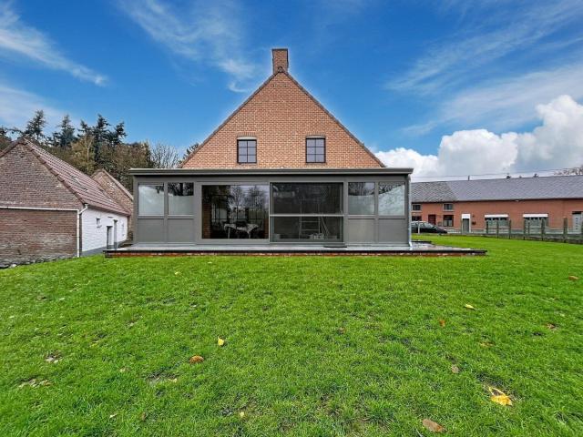 Superbe villa plain pied, idéal pour les amoureux de calme e