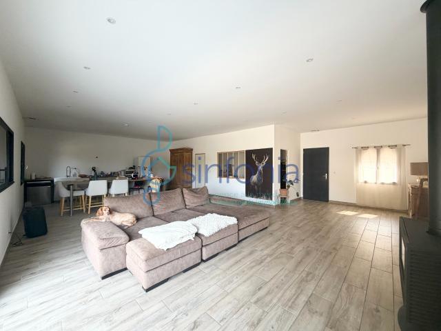 Superbe villa récente 145 m2 de plain pied proche Uzes avec jardin et piscine