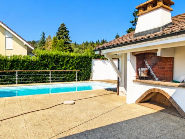 Superbe villa rénovée avec vue panoramique, piscine et vaste jardin