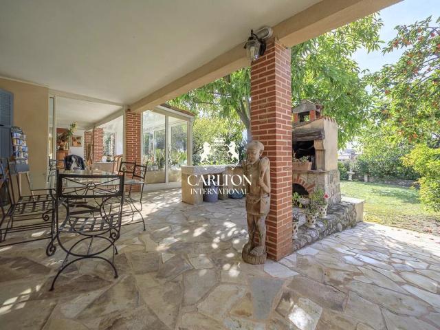 Superbe villa 4 chambres avec piscine à Tourrettes sur Loup 195m² Tourrettes sur Loup