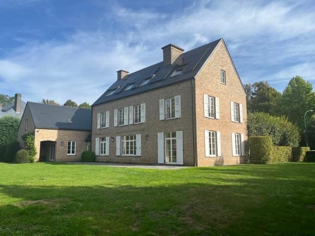 Superbe villa 6 chambres + studio séparé à la limite d'Uccle