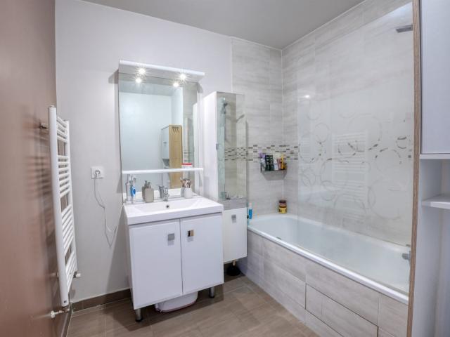 Superbe 3 pièces lumineux avec balcon + double parking Rés 56m² Ozoir la Ferrière