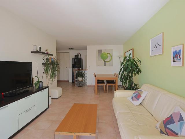 Superbe 3 pièces traversant avec terrasses, piscine et cadre. 72m² Antibes