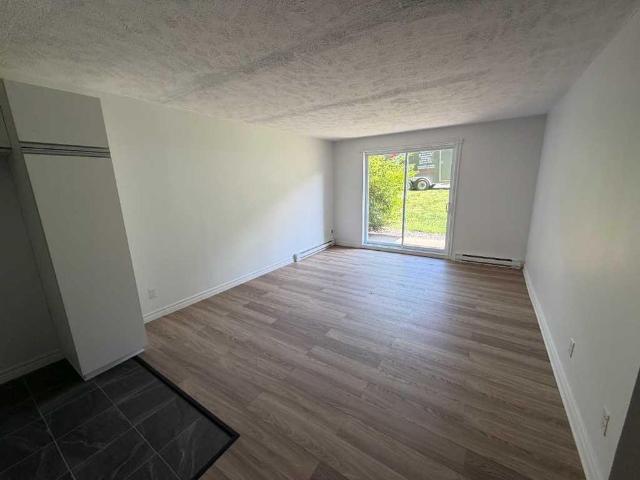 SUPERBE 4½ MODERNE À LOUER À BROMONT!