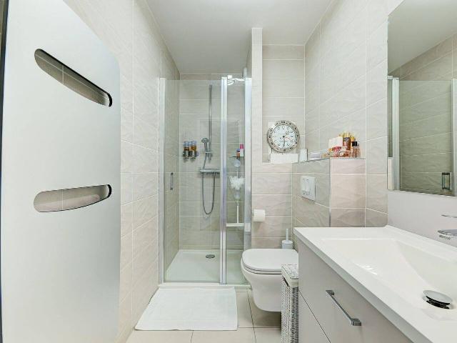 Superbe 4 pièces de standing de 93 m² entièrement meublé avec pa