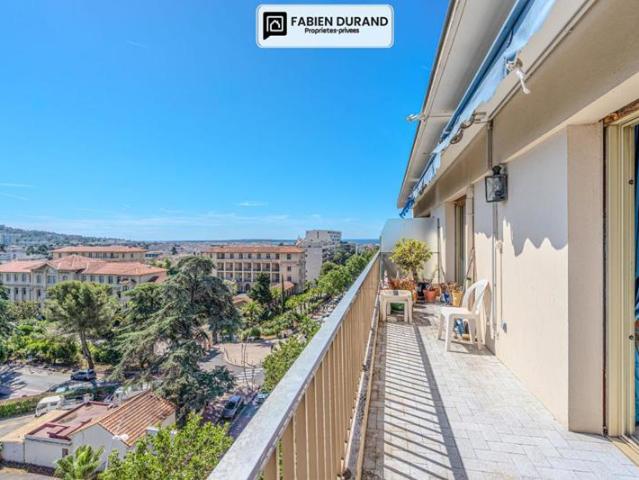 Superbe 4 pièces dernier étage vue panoramique sur tout Cannes avec garage