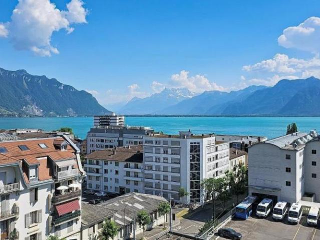 Superbe 4 Zimmer Dachgeschosswohnung mit großer Terrasse und Panoramab