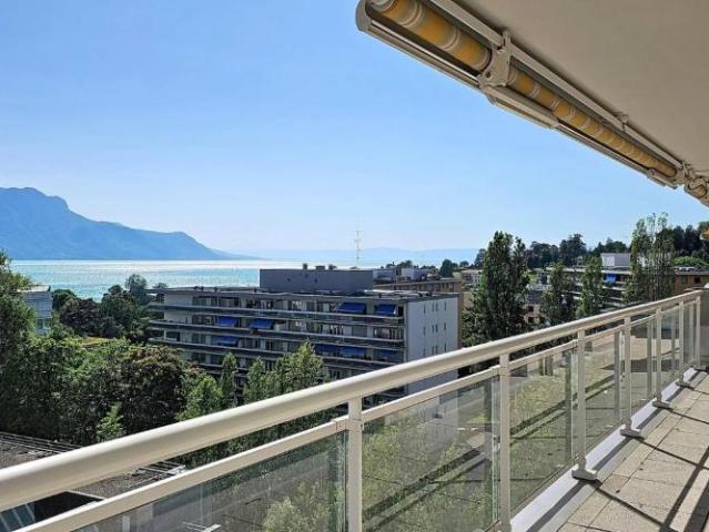Superbe 4 Zimmer Dachgeschosswohnung mit großer Terrasse und Panoramab