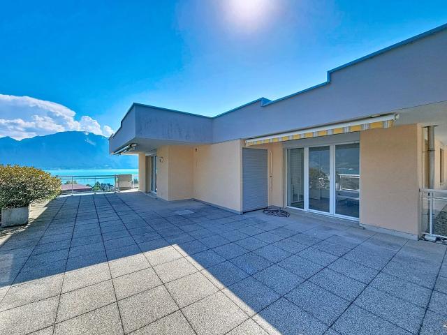 Superbe 4 Zimmer Dachgeschosswohnung mit großer Terrasse und Panoramablick