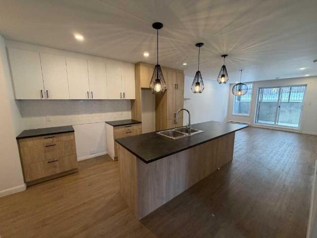 Superbe 5 ½ moderne à Venise en Québec – Îlot central – Disponible maintenant