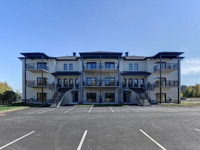 Superbe 5 ½ neuf à Coaticook – 1er mois gratuit – Quartier tranquille