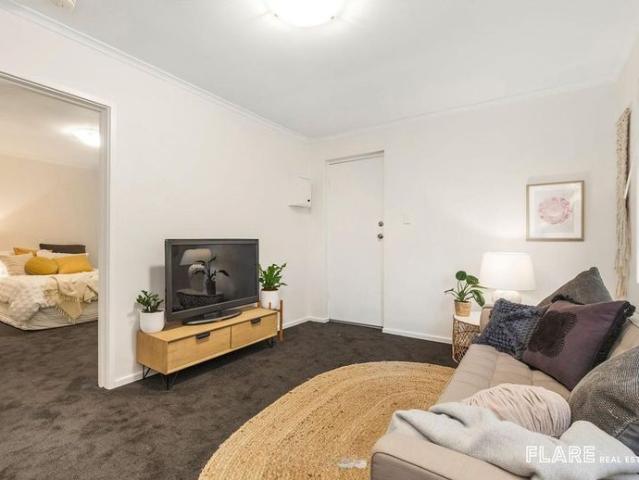 Superbly Located Modern Unit | FLARE REAL ESTATE