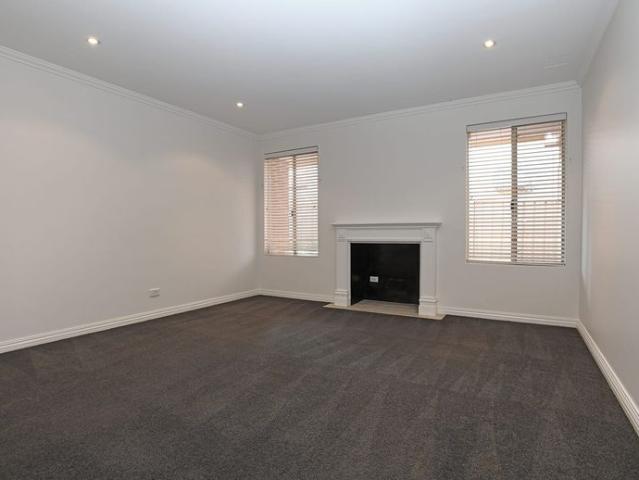 SUPERBLY PRESENTED SPACIOUS FAMLY STYLE HOME
