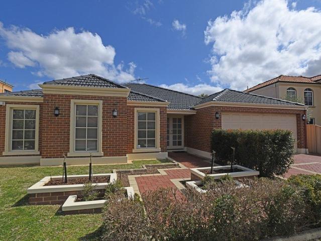SUPERBLY PRESENTED SPACIOUS FAMLY STYLE HOME