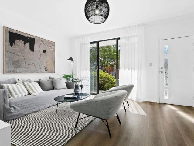 Superbly presented residence in a enviable location
