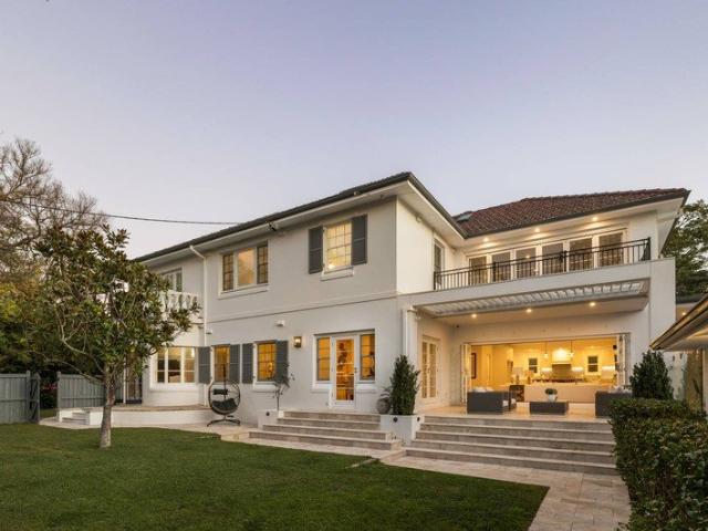 Superbly Renovated Georgian Residence Premier East Side Position Walk to Rail